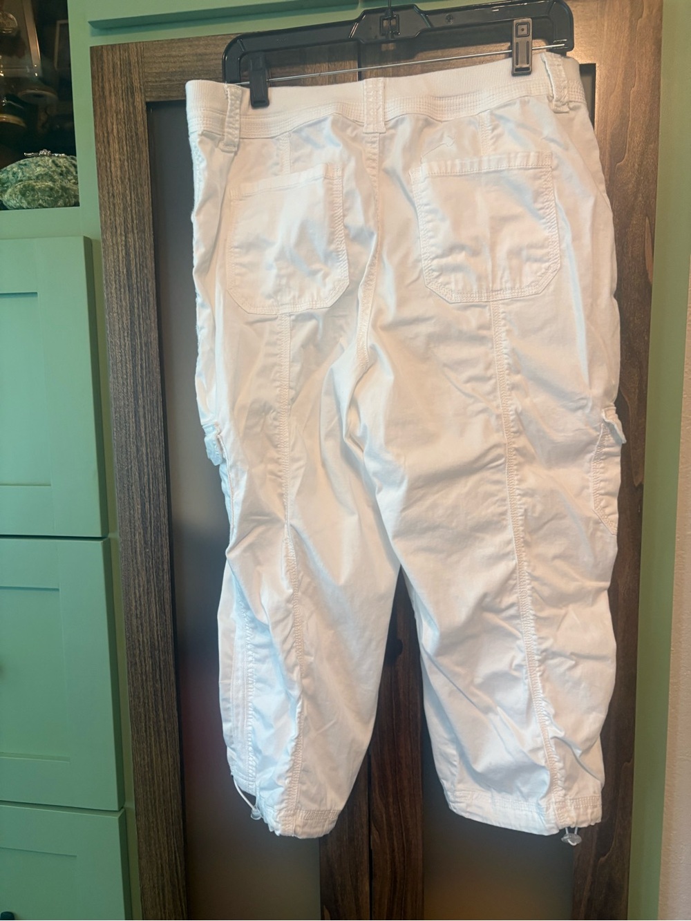 Style & Co. White Cargo Capris - Picture 2 of 5